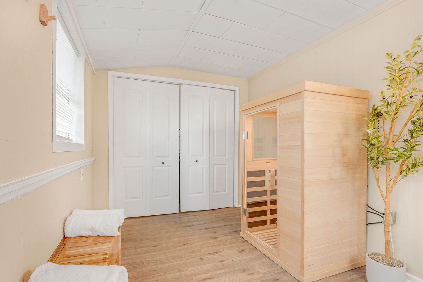 Lake Erie Retreats Cabin 2 vacation rental in Madison, Ohio